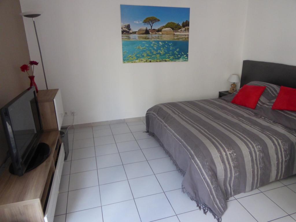 Les Arceaux Apartment มงต์เปอลิเยร์ ภายนอก รูปภาพ